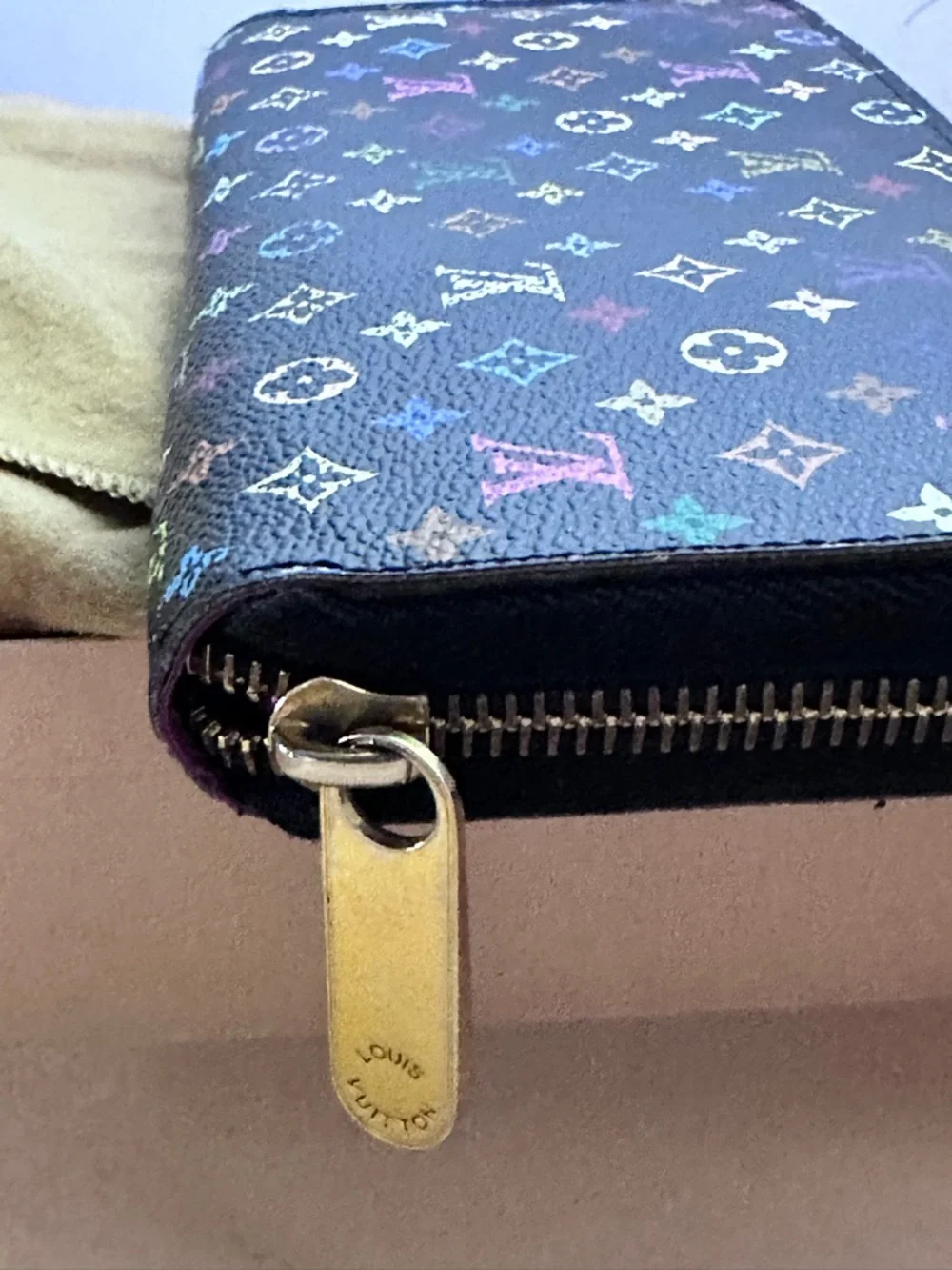 Louis Vuitton Murakami Zippy Wallet. - Picture 8 of 16